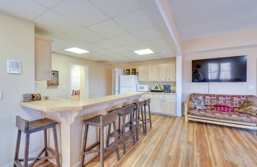 Blairsville House | Blairsville Mansion w/Hot Tub, Casino + Games!