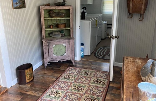 Dobson Cottage | Bledsoe’s River Inn. Cottage in the heart of wine country near Mtns. & Mayberry