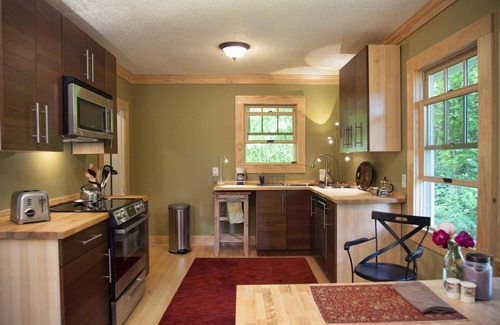 Asheville Cottage | Blend City and Country at Lucky W Cottage