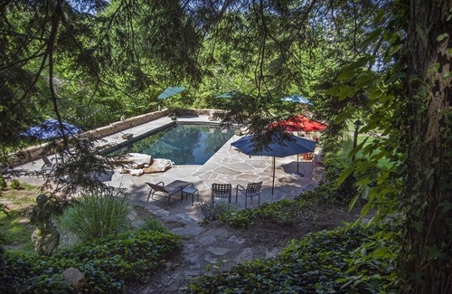 Asheville Cottage | Blend City and Country at Lucky W Cottage