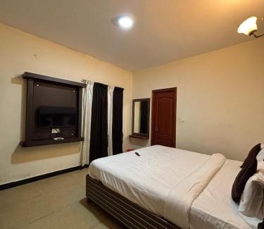 Thalayathimund Hotel | Blessing Holidays ooty