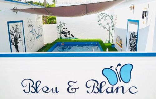 Pondicherry Beach House | Bleu & Blanc