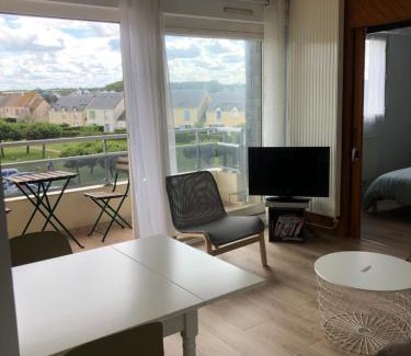 Courseulles-sur-Mer Apartment | Bleu Salé - F2 Courseulles avec balcon