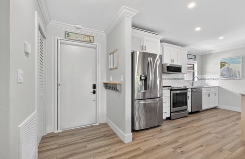 Sanibel Condo | Blind Pass A205: Renovated West End Condo by Beach