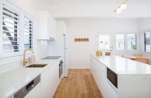 Merewether House | Blissful Merewether Beach Cottage A Coastal Gem