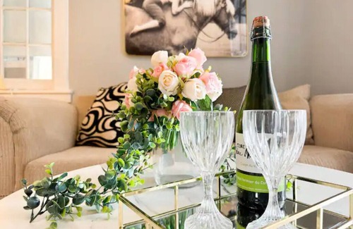 Union City Apartment | Bloom-Inspired 3-Bedroom Retreat in Union City – Your Dream NYC Escape!