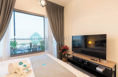 Abu Dhabi Apartment | Bloomfields Relaxing STU in Oasis Masdar City