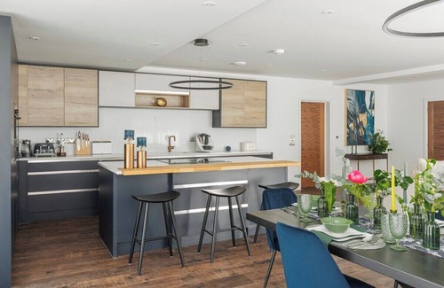 Holcombe House | Blooms House - Cookswood