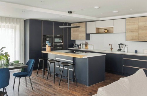 Holcombe House | Blooms House - Cookswood