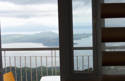 Tagaytay Apartment | Blowing in the Wind - Lake View Apartments
