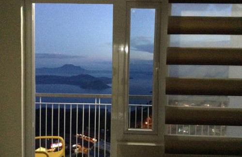 Tagaytay Apartment | Blowing in the Wind - Lake View Apartments
