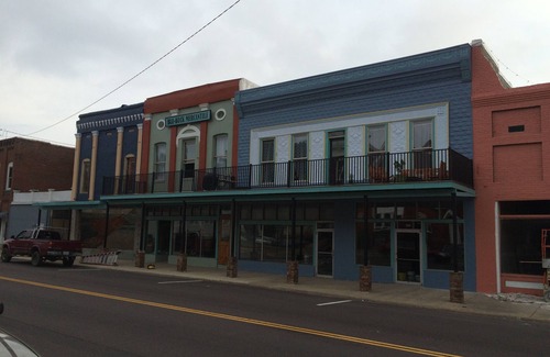 Water Valley Apartment | Blu-Buck Mercantile Hotel, Courtyard Room