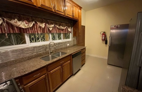 Kew Villa | Blu Turey Villa: 6-Bdrm Paradise & Personal Cook!
