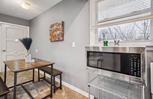 Warrensville Heights House | Blue Bayou 3 bedroom 2 bath in South Cleveland king bed up to 8 guests