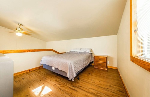 Edgemont Cabin | Blue Clouds Resort Rustic Charm!