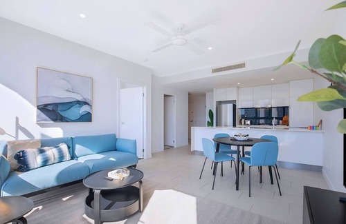Fortitude Valley Apartment | Blue Crush Resort style Chic near CBD