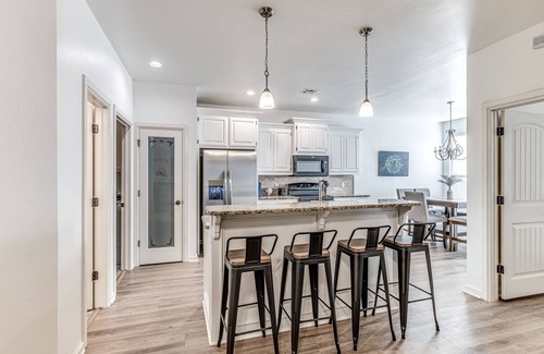 South Oklahoma City House | Blue Haven Home - Sleeps 12