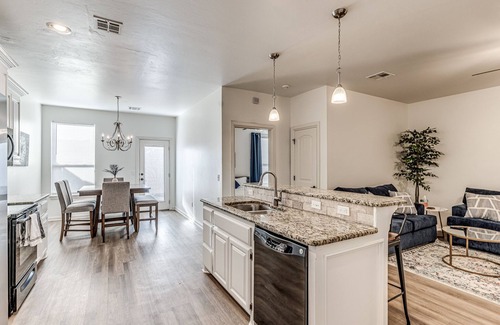 South Oklahoma City House | Blue Haven Home - Sleeps 12