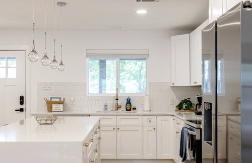 Georgetown House | Blue Haven | NEW | Sleeps 8 | Downtown Georgetown