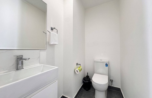 Marsden Park House | Blue Haven Retreat - Marsden Park Townhouse