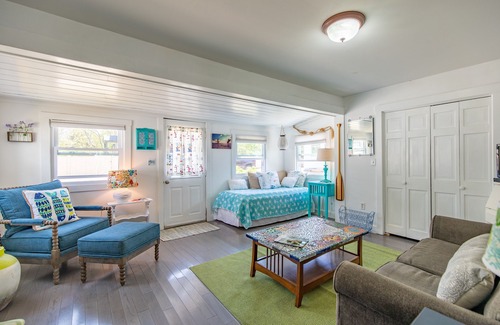 Pine Point Cottage | "Blue Heaven"- Airy cottage just steps from Pine Point Beach, Maine