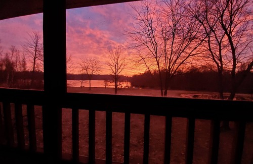 Edmore House | Blue Heron Point: Private Lakefront, Hot Tub, Kayaks!