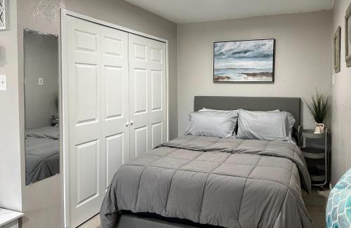 Bearss Plaza Hotel | Blue Lagoon - Unit B
