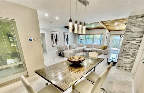 Fort Lauderdale House | Blue Oasis. Centrally located home with heated pool in Dania Beach