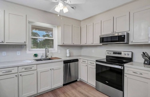 Oak Grove House | Blue Park Nest | 3 BR 2 BA