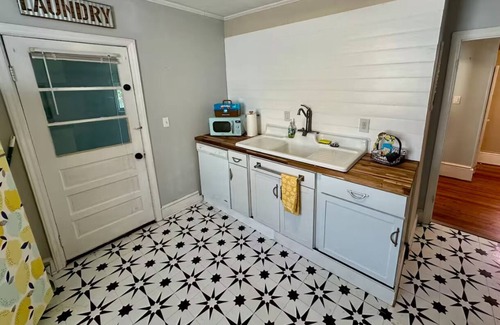 Old Southwest Apartment | Blue Ridge Bliss - Historic Roanoke Apt Near Carilion & Downtown - Pet Friendly