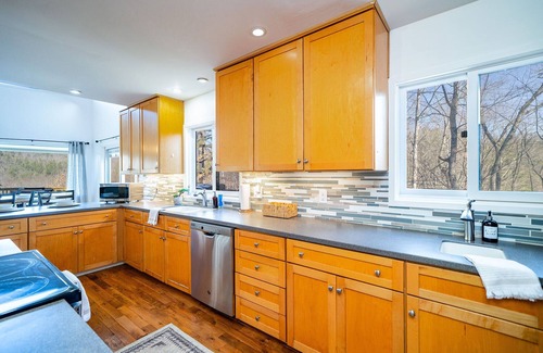 Canton House | Blue Ridge Bungalow | Amazing Views of the Smokies