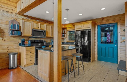 Wolf Laurel Cabin | Blue Ridge Mountain Cabin with Stunning Views