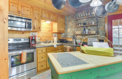 Fancy Gap Cabin | Blue Ridge Mountain Views - Fancy Gap Cabin