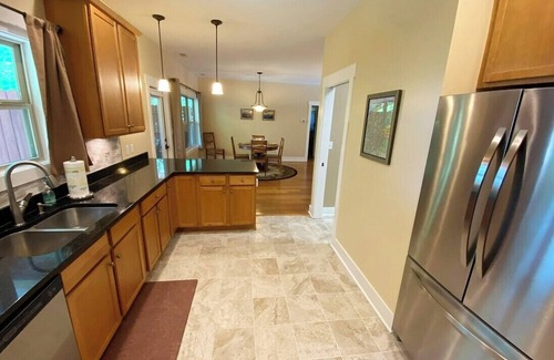 Horse Shoe Cabin | Blue Ridge Views - 2 King Beds - Near the Ecusta Trail - No Stairs - Private