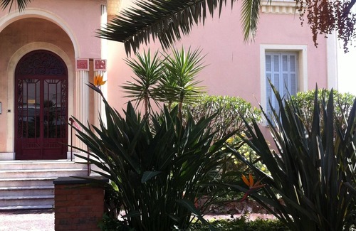 Old Town Apartment | Blue Riviera: a splendid beachfront 1-bedroom apt w/stunning view