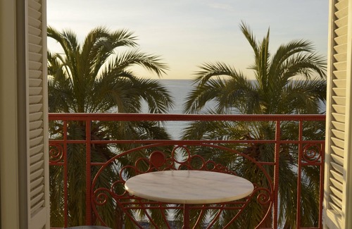 Old Town Apartment | Blue Riviera: a splendid beachfront 1-bedroom apt w/stunning view