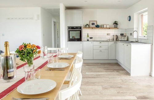 Penzance House | Blue Sky: gorgeous home with stunning sea views - walk to beach/shops/cafe/pub