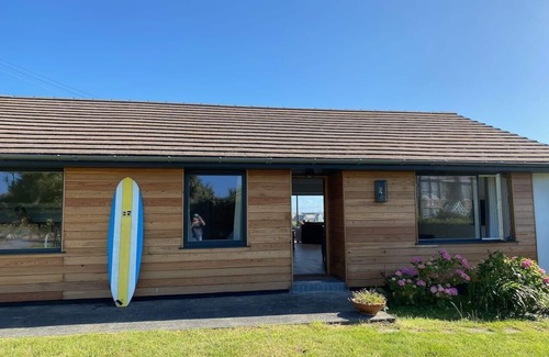 Penzance House | Blue Sky: gorgeous home with stunning sea views - walk to beach/shops/cafe/pub