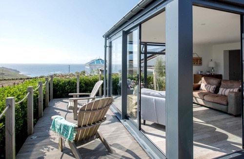Penzance House | Blue Sky: gorgeous home with stunning sea views - walk to beach/shops/cafe/pub