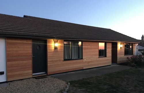 Penzance House | Blue Sky: gorgeous home with stunning sea views - walk to beach/shops/cafe/pub