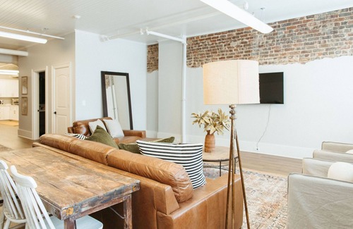 Maryville Apartment | Blue Suede Shoes Suite