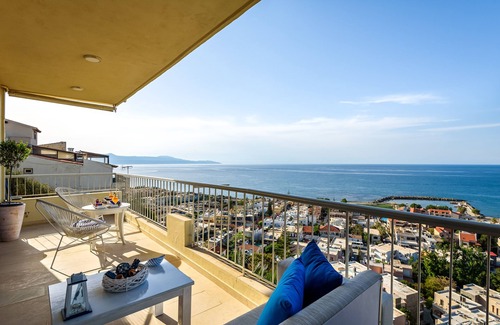 Platanias Town House | BLUE SUITE BY COSMOS
