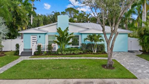 River District House | Blue Tide Bungalow