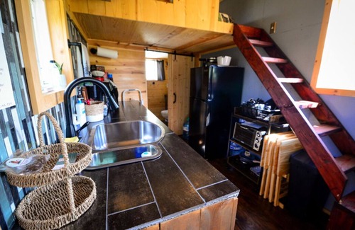 Hinckley House | Blue Tiny Home.Hottub. Fireplace.NearStCroixStatePk