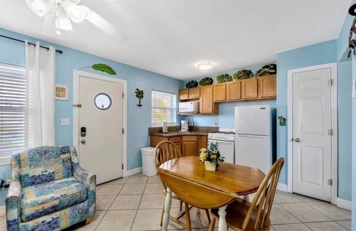Clearwater Beach Hotel | Blue Wave Suites: Make Waves in Clearwater Beach