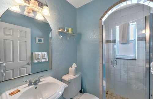 Clearwater Beach Hotel | Blue Wave Suites: Make Waves in Clearwater Beach