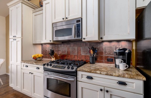 The Bluffs House | Blue Wolff Resort - 3 br/d ba private pool, spa near dining, hiking, golf!