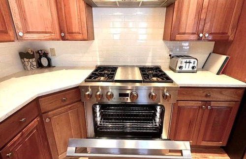 Hangen Ranch And M and B House | BlueBell Main House · Secluded Mountain Home w/Giant Great Room & Pond