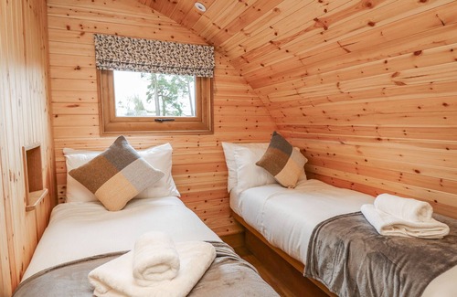 St Harmon Cabin | BLUEBELL, pet friendly, character holiday cottage in Rhayader
