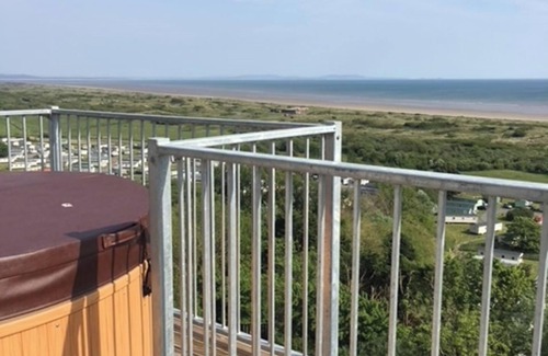Pendine Apartment | Bluebird 2-Bed Apt, Sleeps 4 in Carmarthenshire